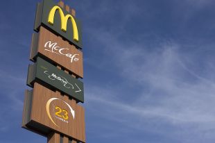 Британские работники McDonald's бастуют впервые за 40 лет