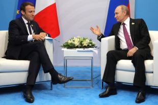 Макрон может приехать на ПМЭФ-2018 по приглашению Путина — СМИ