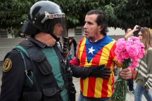Правительство Испании заявило, что приостанавливает автономию Каталонии
